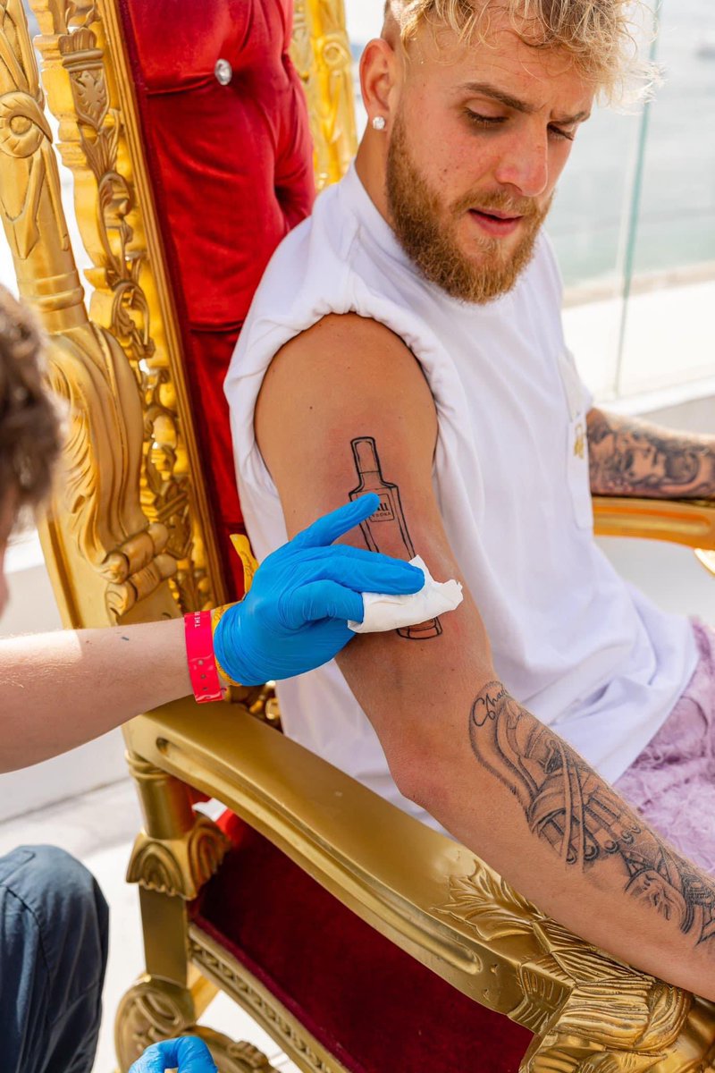 axxeum's tweet photo. Imagine getting hit so hard you lose your AU vodka tattoo 😭 https://t.co/ne3hk2DgAr