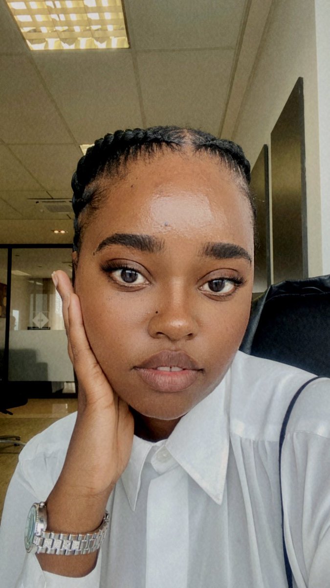 I hope your week is as beautiful as I am! 💋