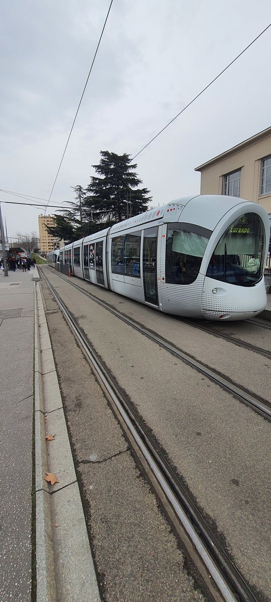 InfoTramLyon's tweet image. Le sachiez-toi ? 
Grange Blanche est l'une des rares stations avec Gare Part Dieu Villette où 2 rames de 2 lignes différentes peuvent être à quai simultanément. Et encore ici seulement direction St Priest / Eurexpo