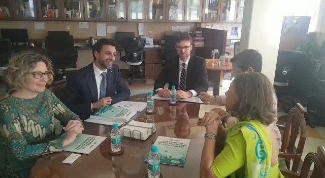 DiedrahKelly's tweet photo. Insightful discussion on Canada’s Indo-Pacific Strategy, India's G20 Presidency in 2023 &amp; how the global environmental objectives align between 🇨🇦 &amp; 🇮🇳 
 
Thank you @GatewayHouseIND @ManjeetKrip  

🇨🇦🤝🇮🇳 https://t.co/chBlIPr8QW