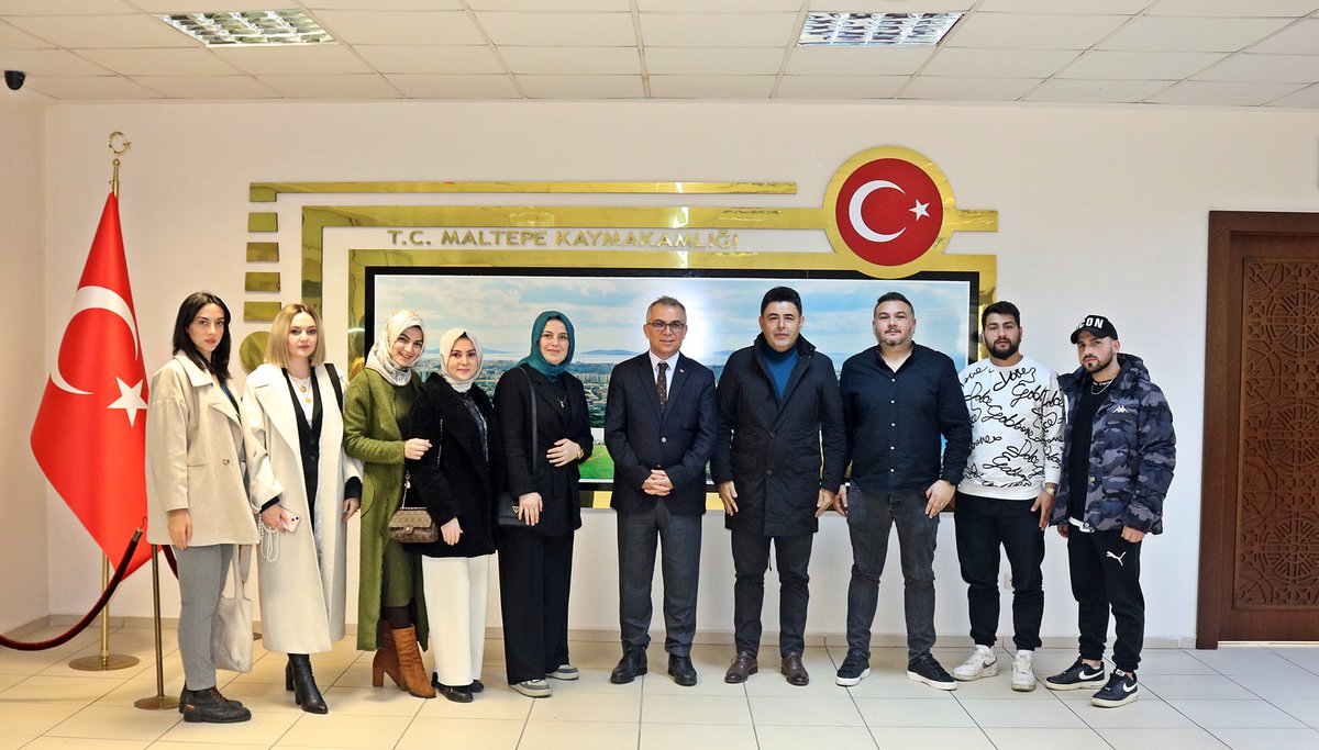 TC_Maltepe's tweet photo. Maltepe'de Pınar Dağ Ayabakan ve  arkadaşlarının katkılarıyla depremzede ailelerimizi "Evim Yuvan Olsun" projesi ile sıcak yuvalarına yerleştirdik. 

Kaymakamımız Bahri Tiryaki, Mv. Osman Boyraz ile projeye katkı sağlayan herkese teşekkür etti.

İyi ki varsınız. 👏👏👏 https://t.co/3FgDp0F6oN