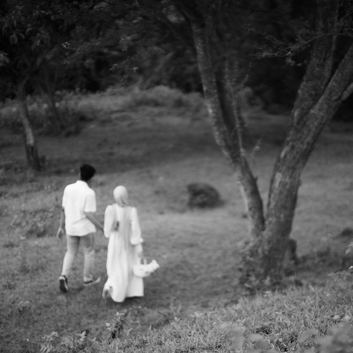 setiatesar's tweet photo. “Mas aku udah beli keranjang buat foto besok, tapi kekecilan kayaknya” 
Begitu katanya saat bertemu membahas konsep untuk  sesi foto Couple Sesion .
Tetapi tetep saya suruh membawa karena sayang kalau sudah beli tapi tidak di pakai. https://t.co/twdsQY7pA0