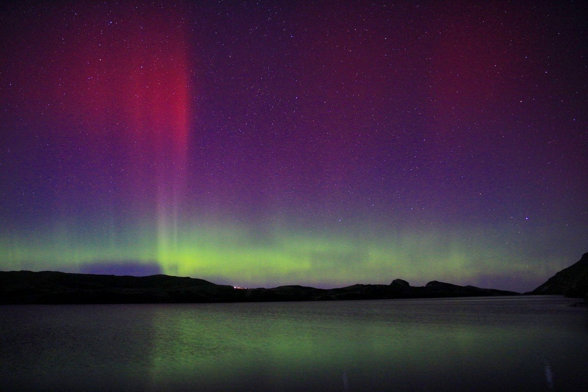 DonegalMaps's tweet photo. A few more #Aurora images from last night. Taken from the shores of Lough Salt #Donegal 🇮🇪 Unbelievable spectacle https://t.co/kS6vttbZeF