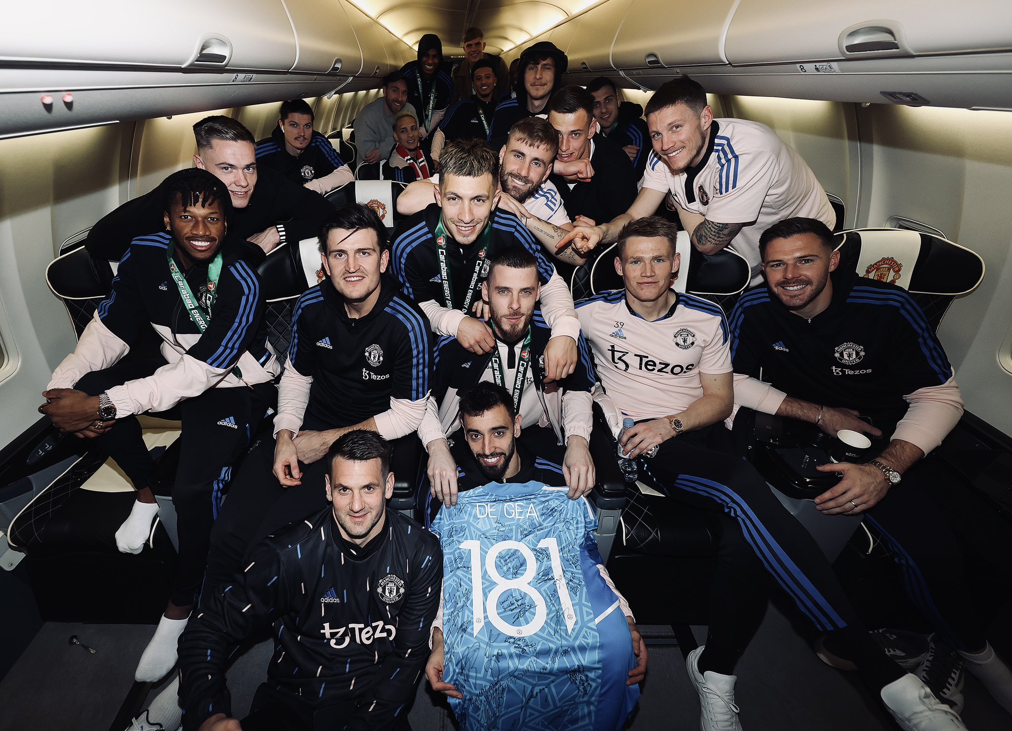 David De Gea is presented with a signed, no.181 United shirt to celebrate his record 181st clean sheet for the club.