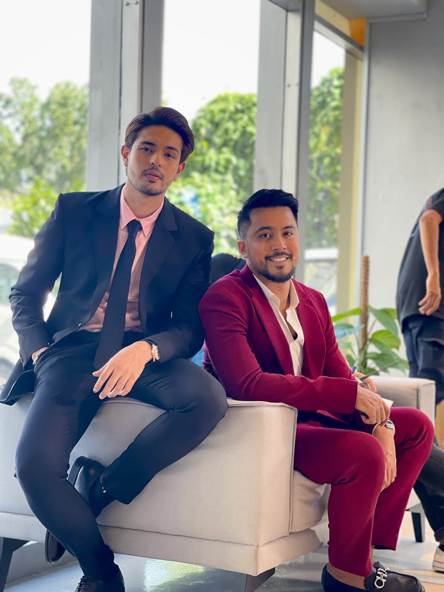 Shahidan_izwan's tweet photo. Jangan lupa saksikan saya di Astro ria pukul 6 ptg di #IsteriHalal #Aqil
Dan pukul 7 ptg di Tv3 #KuAkadKauDenganBismillah #Aidil https://t.co/hurrWRtK6f