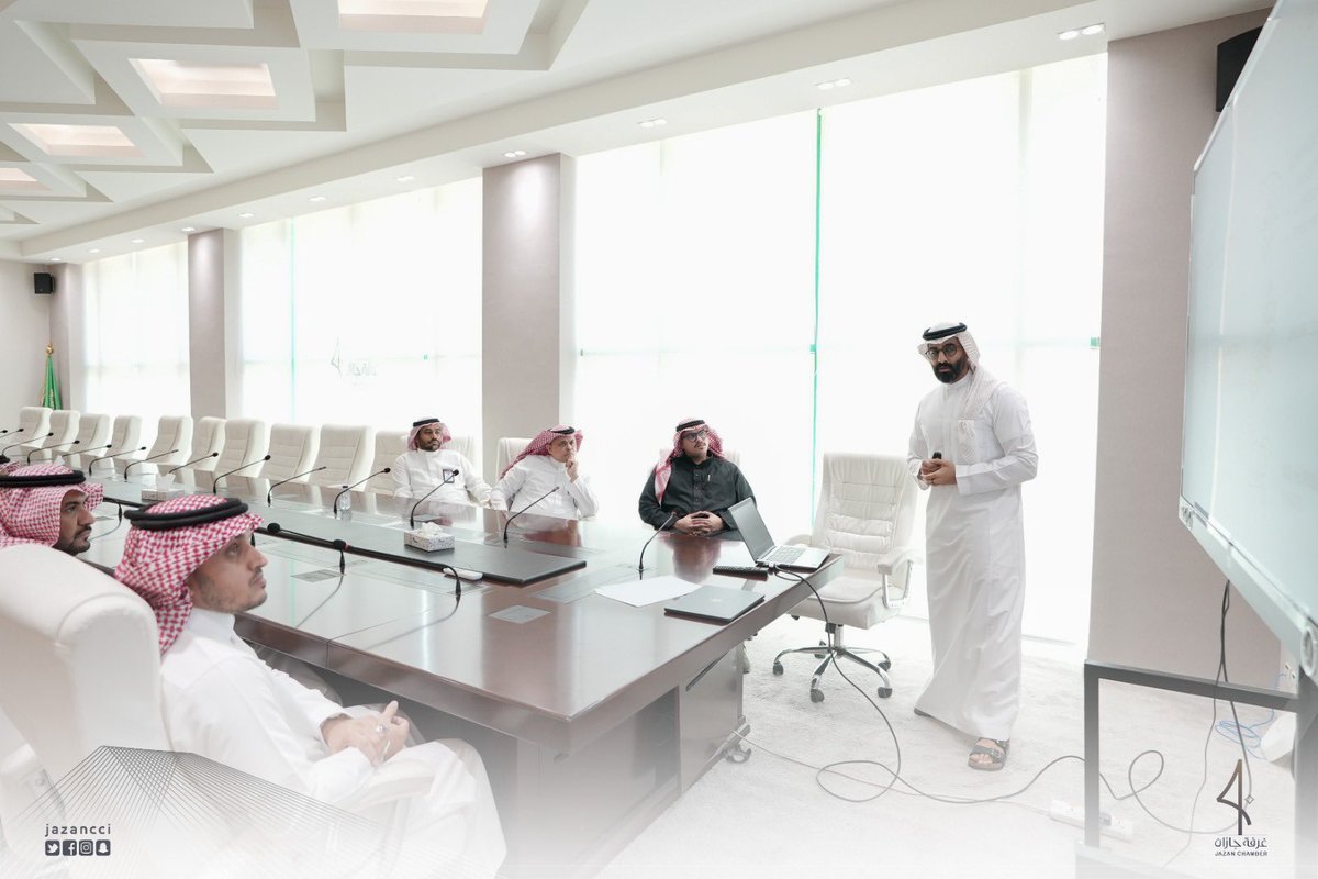 JAZANCCI's tweet photo. بحضور  رئيس #غرفة_جازان المستشار أحمد أبوهادي ورئيس لجنة منتجي ومصنعي القهوة أ.سلمان المالكي توقيع   اتفاقية تعاون مع المعهد العربي للقهوة وتهدف الإتفاقية لتسهيل البرامج التدريبية والإستشارات والأبحاث https://t.co/UEOFgsDgZR