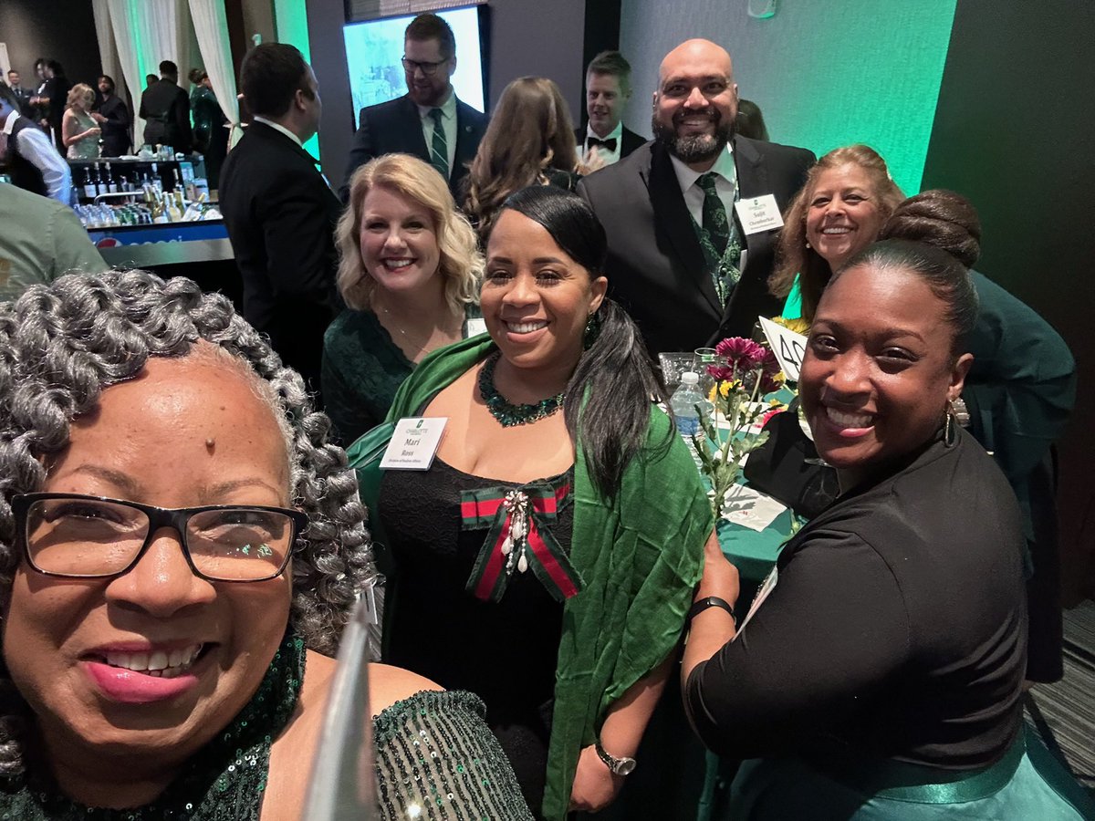CLTDean's tweet image. This weekend’s @49eralumni Green Tie Gala was a BLAST &amp;amp; exceeded its goal of raising $40K for scholarships! #nineralum #classof2020💚💛💚💛