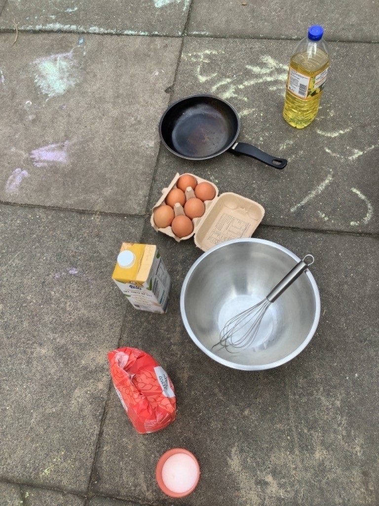 PemburyHouse's tweet photo. The children at the Over 3s loved celebrating Pancake Day by cooking pancakes on an open fire. They explored each of the ingredients, watching the mixture change when the ingredients were combined and heated over the flames. Delicious!
#EYFS #Forestschool #STEM https://t.co/MJcPEFLLX8