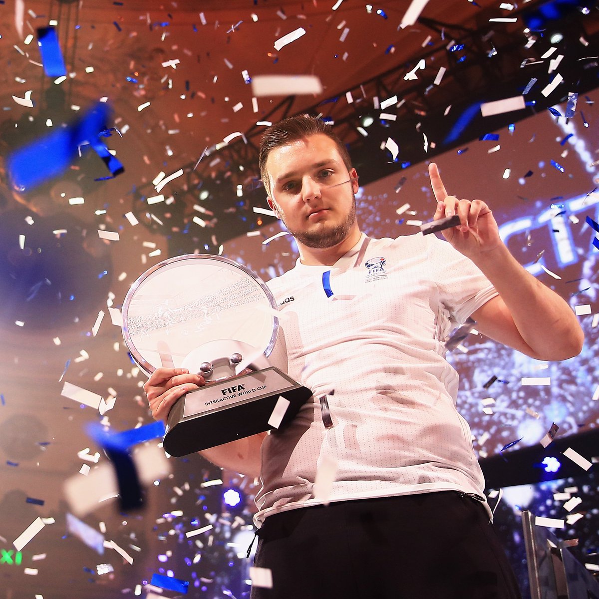 FIFAe's tweet image. The final 4 have landed... #FameYourGame

The FIFAe squad checked out all your pictures and determined 𝙩𝙝𝙚𝙨𝙚 were their favorites...

Now it's up to you the community to decide who ends up on an in-game Tifo, Vote below 👇