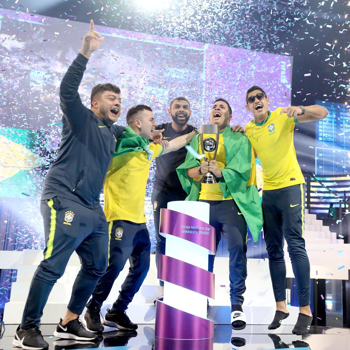 FIFAe's tweet image. The final 4 have landed... #FameYourGame

The FIFAe squad checked out all your pictures and determined 𝙩𝙝𝙚𝙨𝙚 were their favorites...

Now it's up to you the community to decide who ends up on an in-game Tifo, Vote below 👇