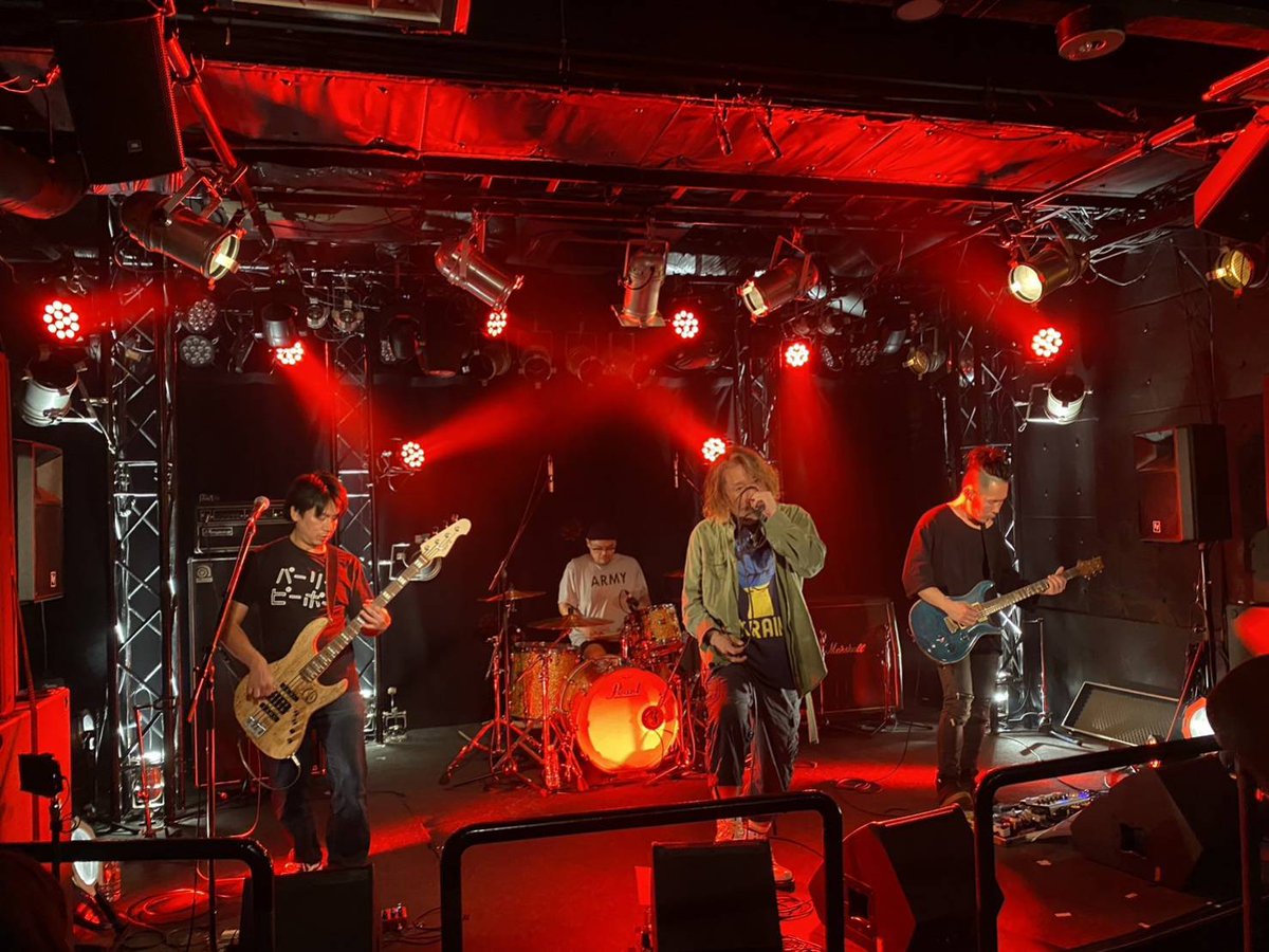 airdaxman's tweet photo. 2/26(日)@浅草ゴルサンありがとうございました🙇
ヒリヒリ熱いロックな夜でしたね✨
#浅草GoldSounds 6周年おめでとございます🎊
これからもよろしくウォンチューです🙇
#lolMusika
#VOLTNUTS
#aeronauts
#GOLGOBUCH
#KOLDRYDE https://t.co/yE97vfHGE9