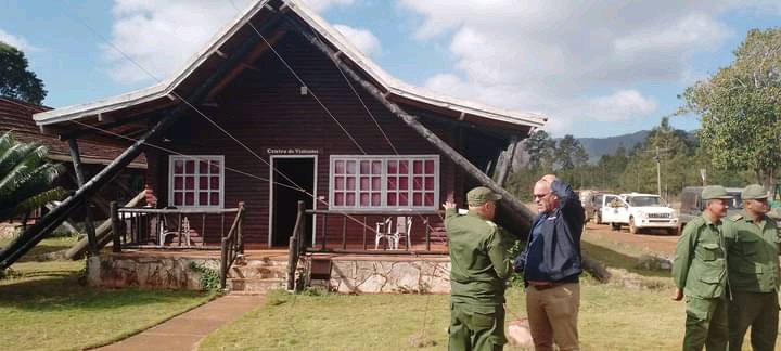 Reconocen labor de trabajadores de  Estación de Investigaciones en Pinares de Mayarí, devenido centro de operaciones, ante incendio forestal y apoyo del Centro de Investigaciones y Servicios Ambientales @cisat_holguin  de <a href="/citmacuba/">Ministerio de Ciencia, Tecnología y Medio Ambiente</a> 
<a href="/ElbaRosaPM/">Elba Rosa</a> 
<a href="/SANTANACITMA/">JOSE FIDEL SANTANA NUÑEZ</a> <a href="/ArmandoRguezB/">Armando</a>