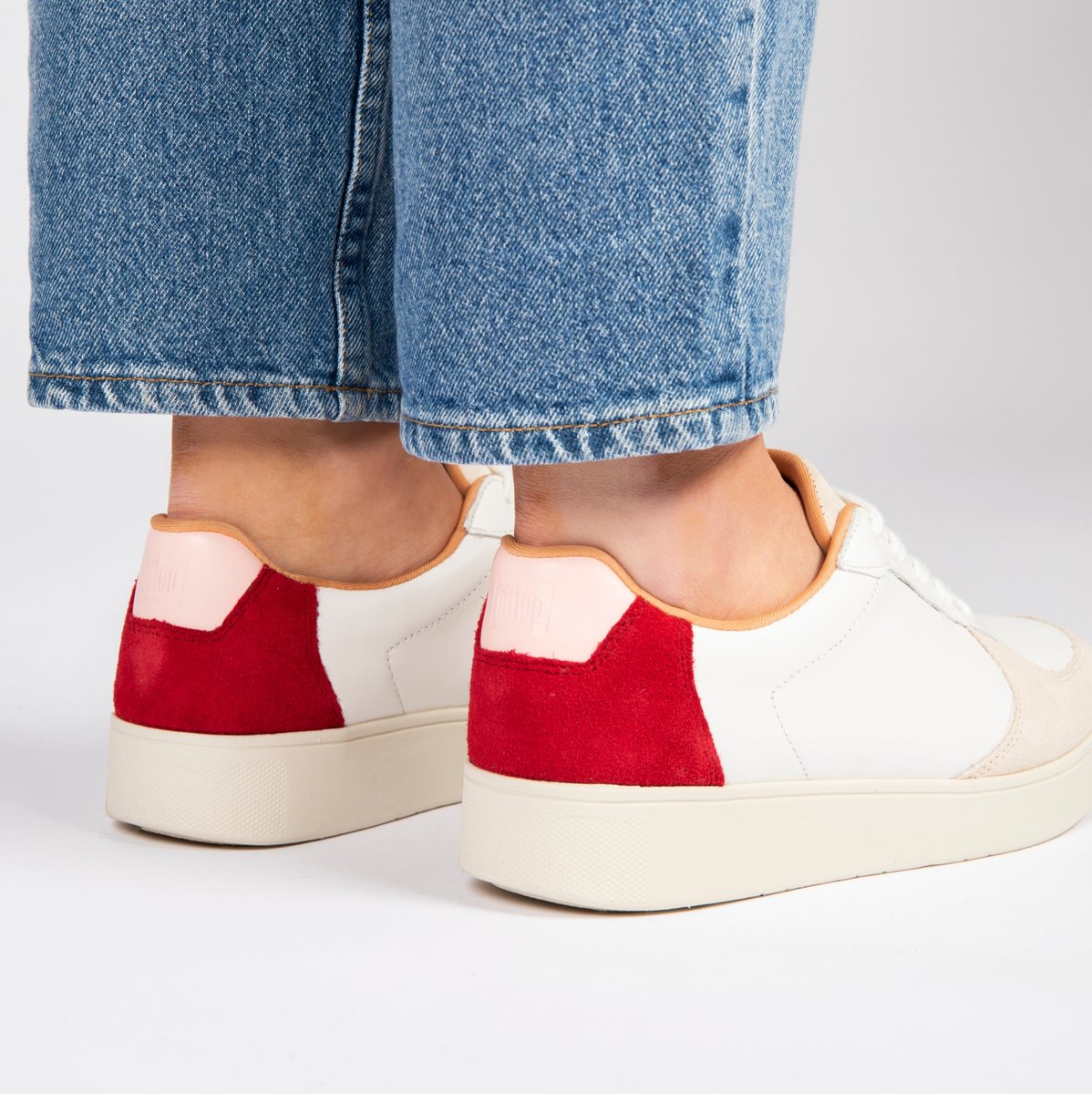 CharlesClinkard's tweet image. It's all in the details❤...

With multi-textured colourful panels, the FitFlop Rally Panel trainers are a stylish pair to add to your casual wardrobe🙌

Grab Yours Now: bit.ly/3lY3mak

#CharlesClinkard #FitFlop #TrainerStyle