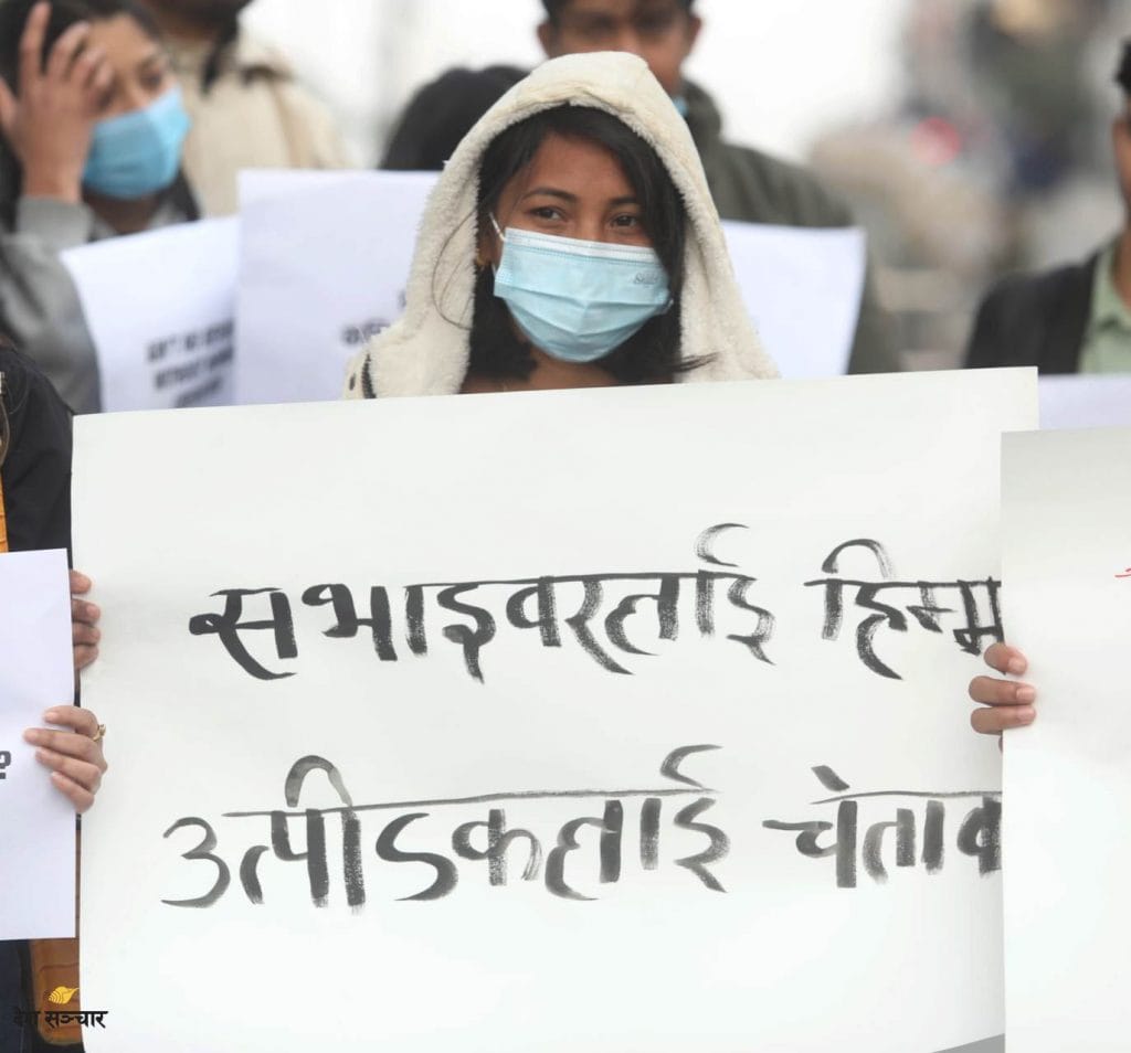 माइतीघरमा बलात्कारविरुद्ध प्रदर्शनः 'यो देश छोरीहरुको कहिले हुने?' (तस्बिरहरु) 
deshsanchar.com/2023/02/27/768…