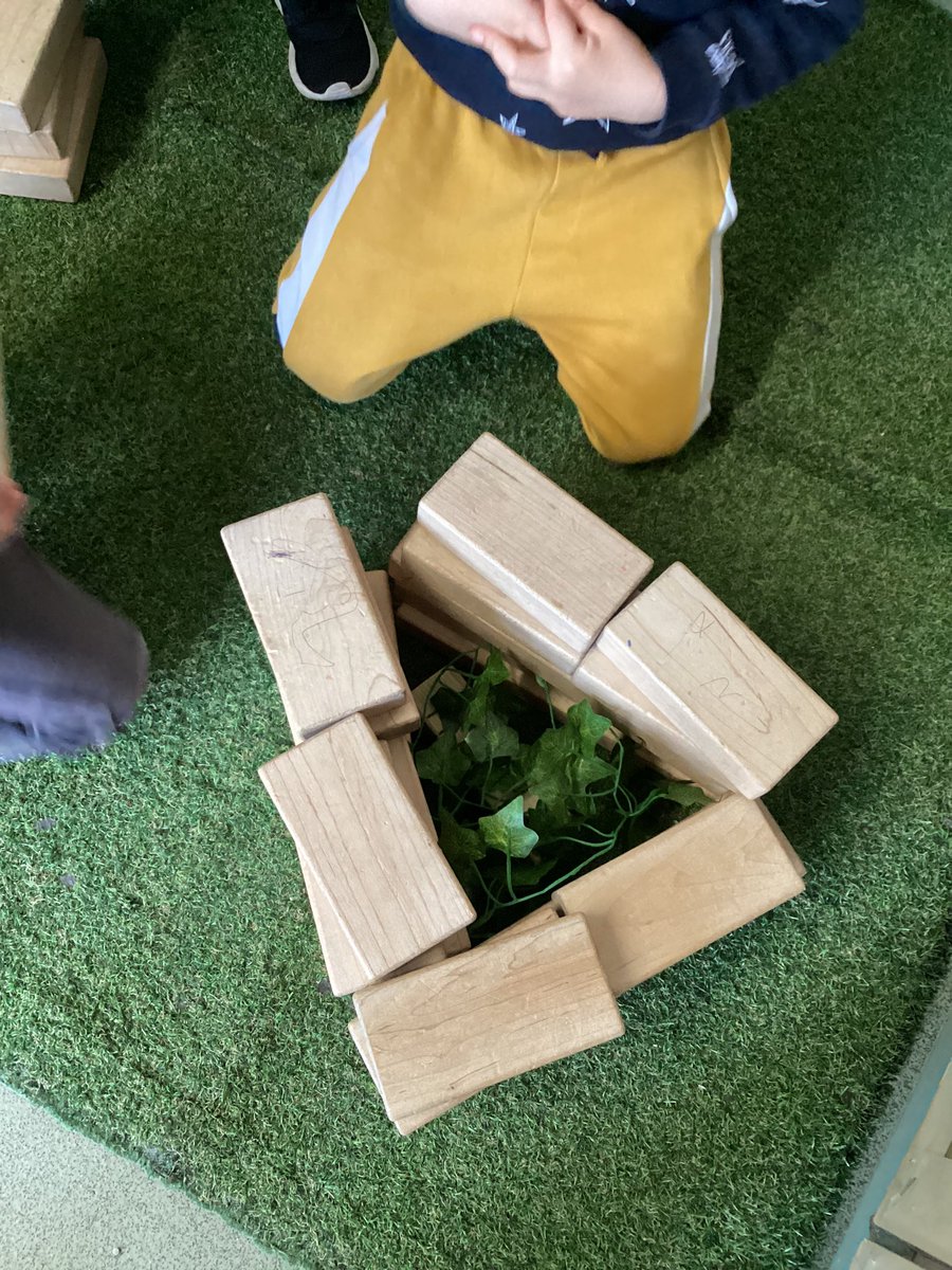 Clytha children were so excited to hear we have a wormery on its way, they decided to make their own in the block area. This was a great opportunity for children to independently problem solve length, height and shape! Da iawn children! @EAS_EarlyYears @sewalesEAS