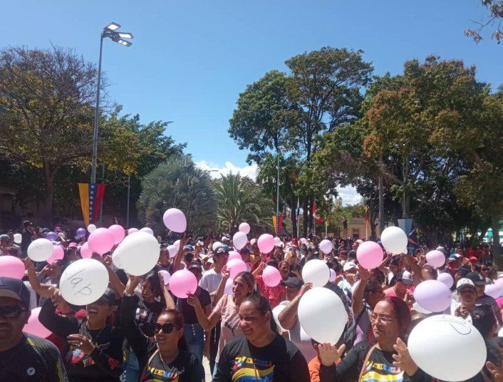 Las valientes mujeres sucrenses, dignas hijas de la aguerrida Leonor De La Guerra, todas juntas demostraron que son más.
¡Organízate Conforma y Registra tu consejo feminista!
#SucreConsejoFeminista 
#ConsejoFeminista 
#SancionesCriminales
#SucrePuebloTrabajador