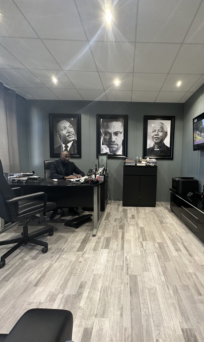 Les valeurs, de ces grands hommes, transmises à travers leurs pensées me nourrissent chaque jour …

Bonne semaine à tous 😉🙏🏾

Big up 😉👌🏾