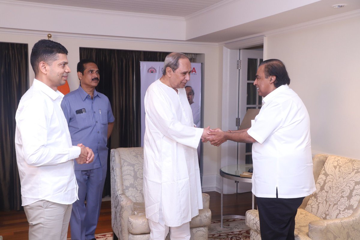 Naveen_Odisha's tweet photo. Pleasure meeting Chairman &amp; MD of Reliance Industries Shri Mukesh Ambani Ji at #OdishaInvestorsMeet in #Mumbai. Invited him to explore immense #InvestInOdisha opportunities available in #Odisha. Highlighted #Odisha’s conducive environment to invest across industry sectors. https://t.co/zd7r3RSOk8