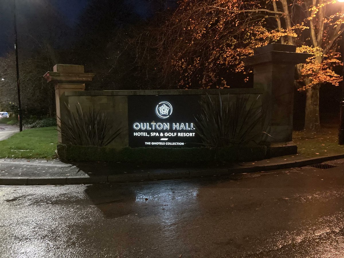 XmoStrata's tweet image. This sign looks great at night.
#hotels #signs #hotelsigns #branding #rebranding