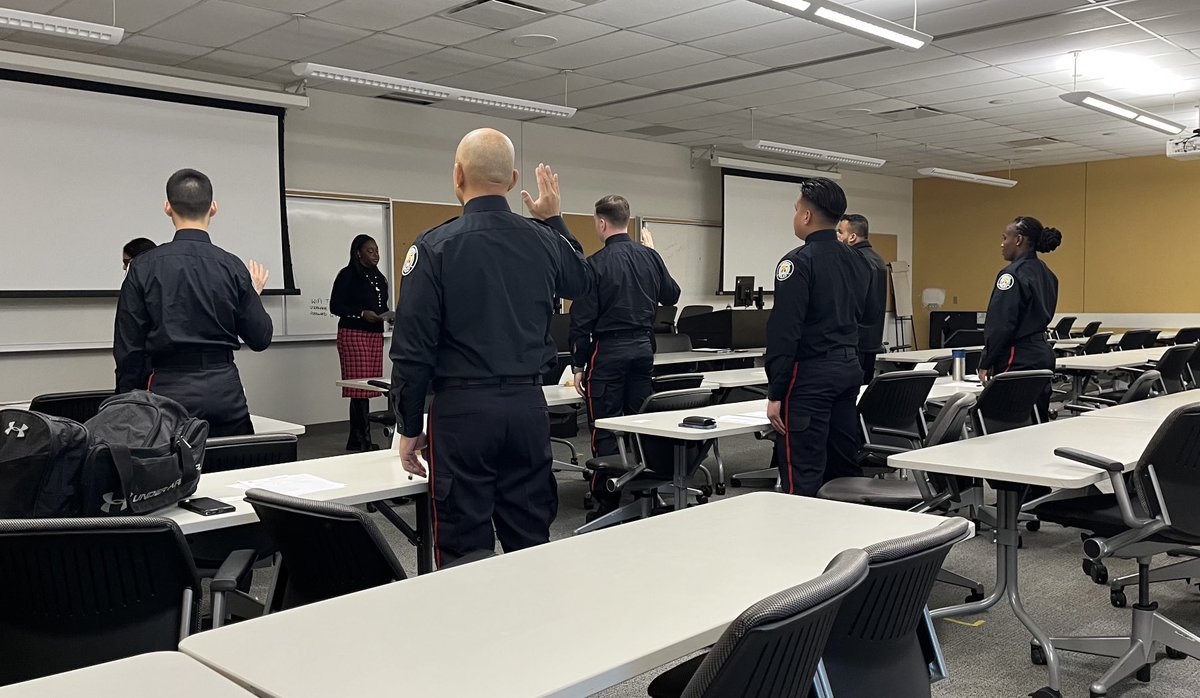 Welcome to our lateral officers who began their duties with the TPS this morning. May you stay safe and enjoy success as you continue your careers, serving the citizens of Toronto. ⁦<a href="/TPS_MCIT/">MCIT</a>⁩