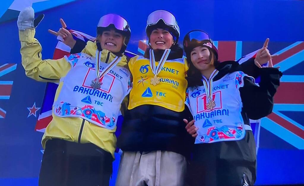 Your new SlopStyle World Champion.. @mia_brookes 👏🥇

@capitasupercorp @unionbindingco @vanssnow @dragoneurope <a href="/686snow/">Tony Sanders</a> instagr.am/p/CpKf-zcMPDs/