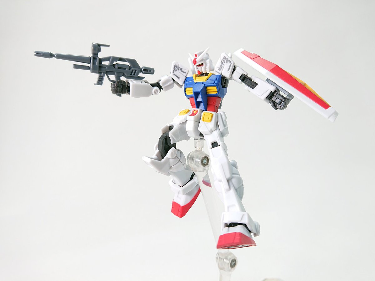 sakata_type90x's tweet photo. 一発でフルカラーが出てくれてよかった
全高約10cmと小さいながらもよく動きます
ビームサーベルはクリアカラー版に付いてるようだけどいらないかな
次弾はザクのようです
#機動戦士ガンダム
#CUPSULEACTION https://t.co/6SlX5DXI5i