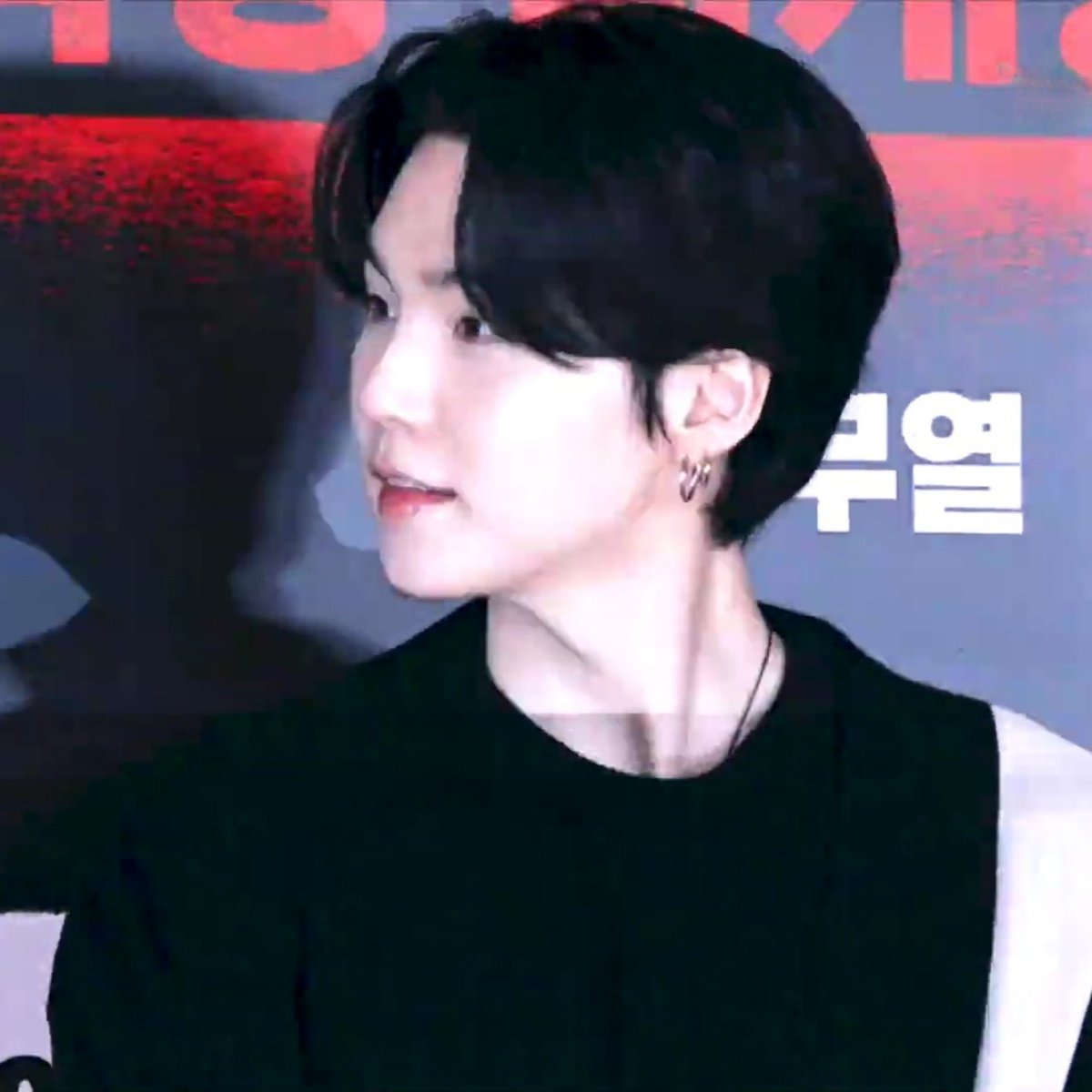 야이염산같은머스마야
니웃음 한방에 여자고 남자고 살살녹는다