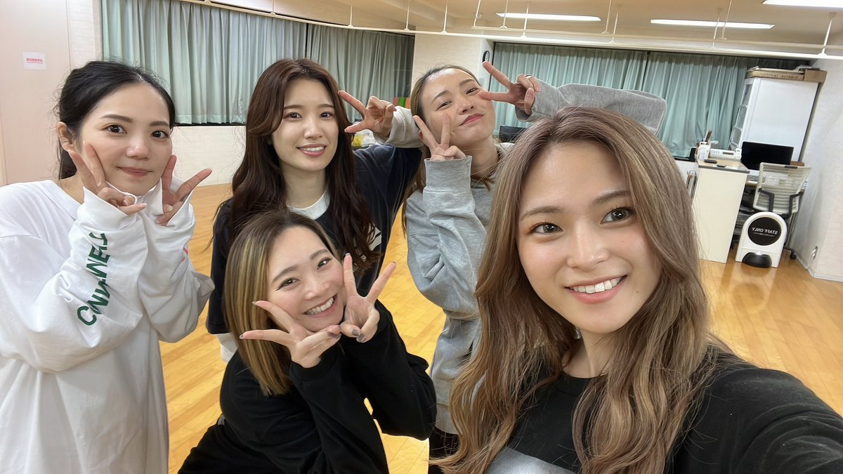 moca_112's tweet image. 本日2/27 22:30~TIKTOKにて
練習配信するよ💫

ペンライト講座はShiny girl👼

ぜひ遊びに来てね︎👸❤️‍🔥

#PRINCESSPROJECT 
#プリプロ