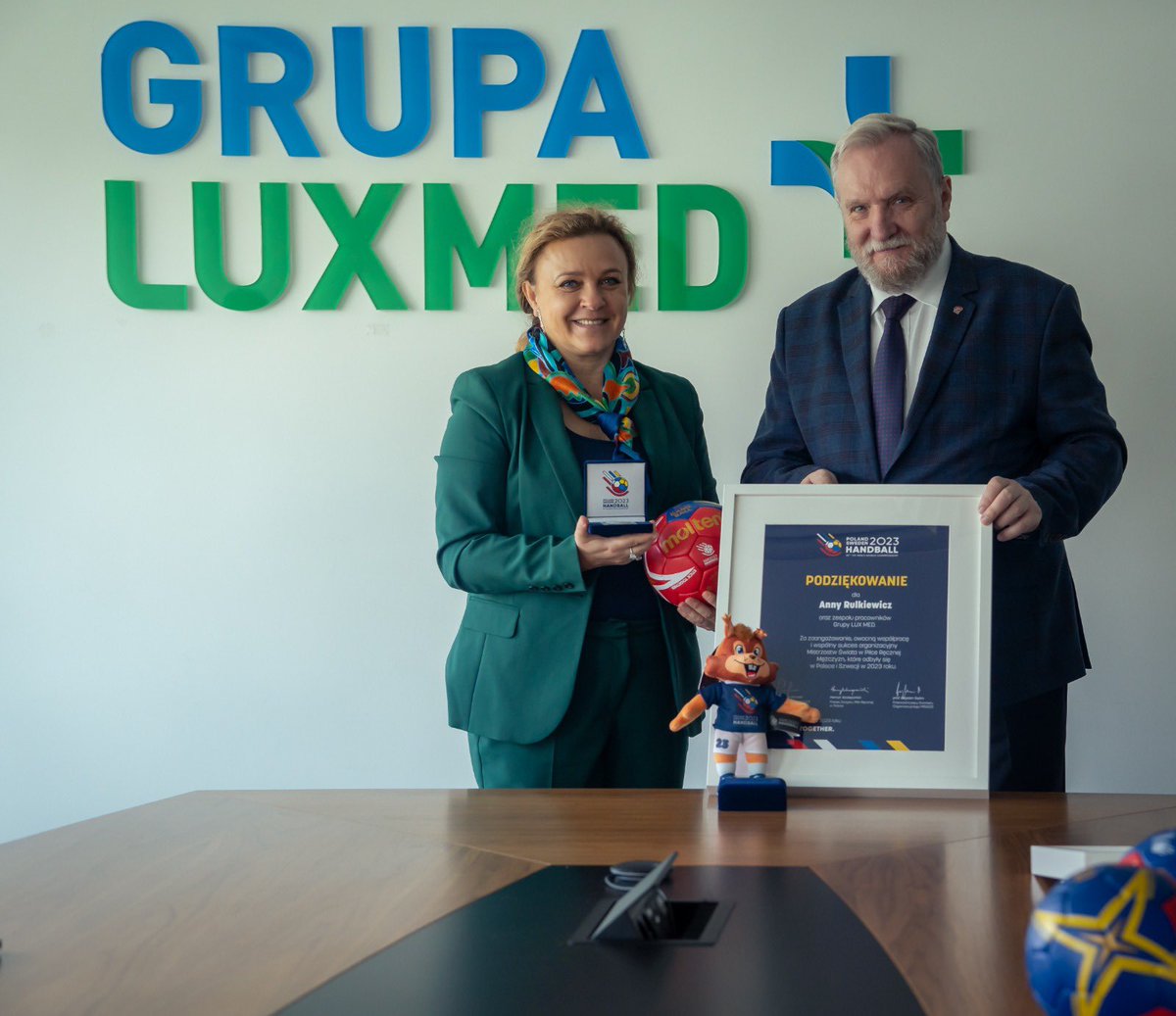RulkiewiczAnna's tweet photo. Dziękuję całemu zespołowi #Handball2023 za tegoroczną współpracę. Cieszę się, że jako Partner Medyczny mogliśmy zapewnić profesjonalną opiekę medyczną podczas tegorocznych Mistrzostw Świata w Piłce Ręcznej Mężczyzn! #Polandsweden2023 https://t.co/ozXkqoaret