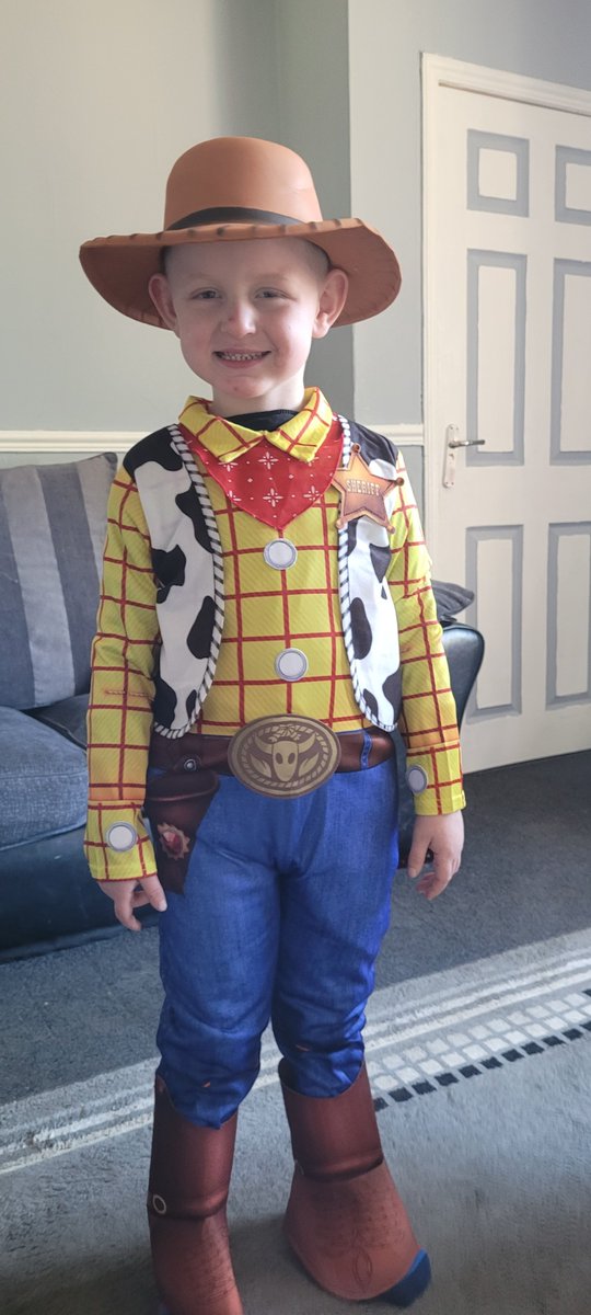 callitaylor87's tweet photo. @OPAPH_Y1_A 
Deacon doing world book day at home 🌎 📖 https://t.co/Y4FtyxQvs3