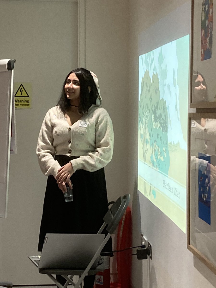 HollySellsStuff's tweet photo. Pre-lunch session with @shazleenmkhan - really beautiful work! #illustration #cartoonconference2023 #webcomics https://t.co/iofP4xroN3