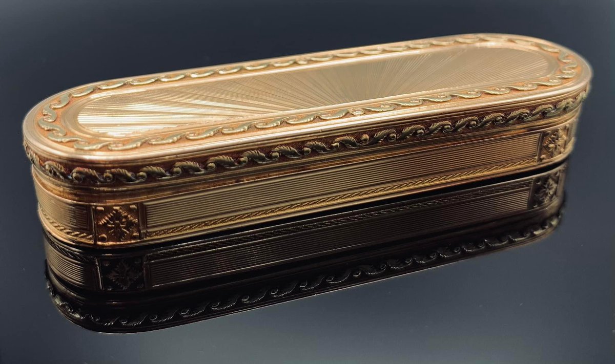 MelissaLeePat's tweet photo. I’ve been on about my work at @hansonsstaffs that I’ve neglected to tell you about some amazing finds at @HHRAuctions - starting with this stunning wedding gift to Christopher Cole KCB in 1816 - going under the hammer on Saturday this week #fineantiques #goldsnuffbox https://t.co/gdDH7SABoF