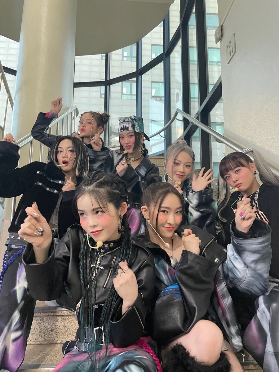 HOW CAN YOU NOT LOVE THIS PHOTO OF XG 😭✨
