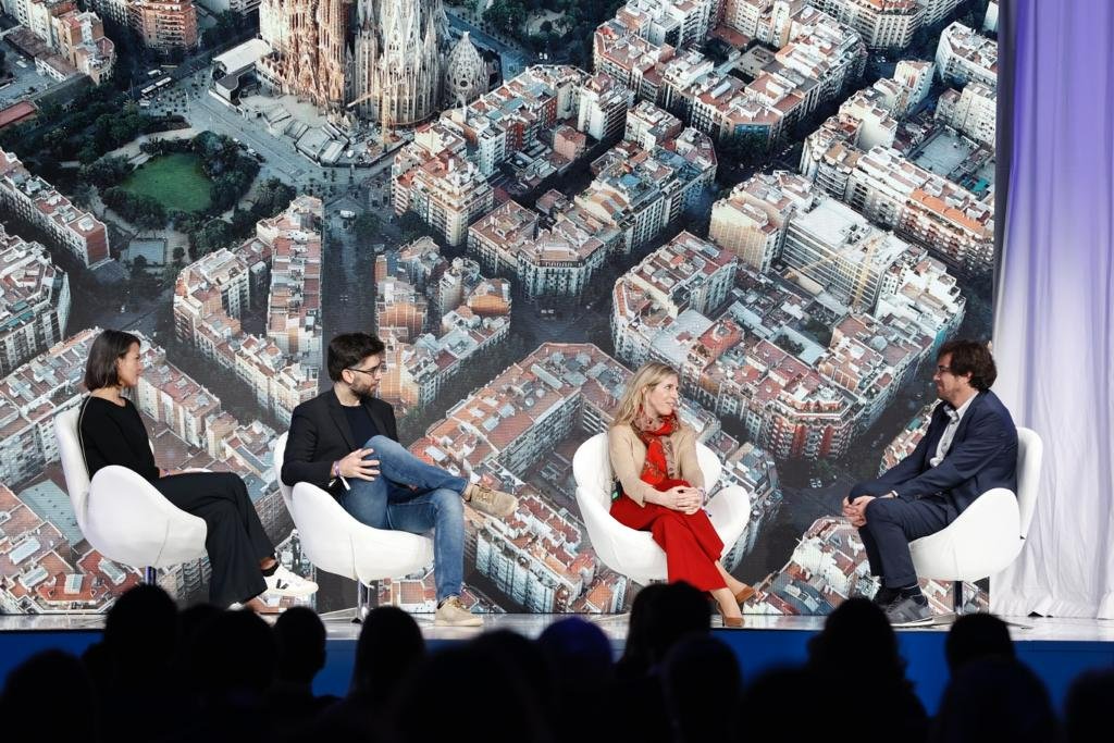 Assistim a la #TaulaRodona ‘Promising companies in Barcelona’ a l'estand del <a href="/BancoSabadell/">Banco Sabadell</a>!

El nostre dir. de Serveis a les Empreses <a href="/baro_jaume/">Jaume Baró i Torres</a>, modera la xerrada entre els/les #CEO de les empreses finançades amb els fons #BarcelonaAccelera: <a href="/_inBrain/">inBrain</a>, <a href="/StockAgile/">Stockagile</a> i @go_cleer.