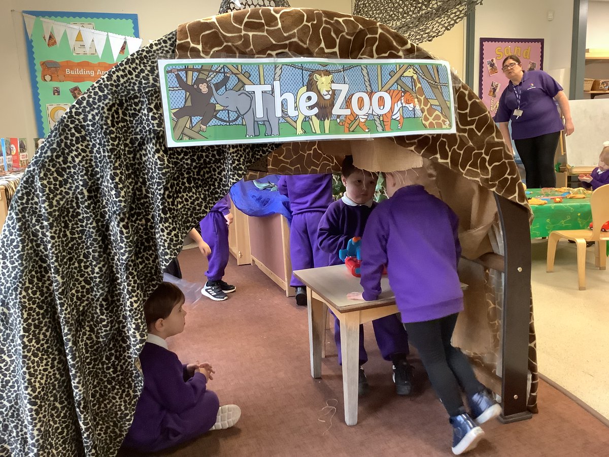 SpringwellEYFS's tweet image. We have a zoo role play in Nursery this week to support our focus book Dear Zoo.
The children are enjoying buying tickets to come to the zoo, role playing being the zoo animals and being the zoo keeper looking after the animals. @Springwellpark_ #EYFS #DearZoo #EYFS