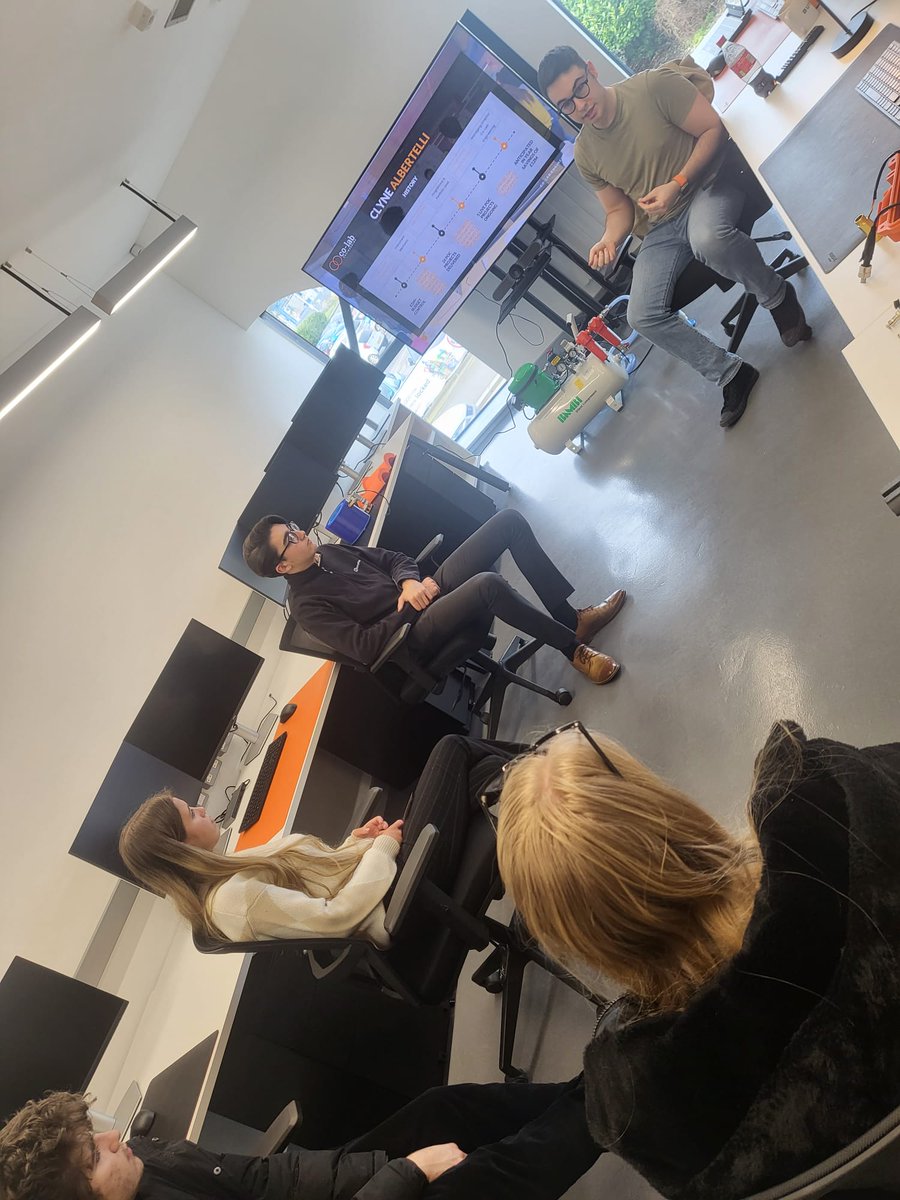 Co_Lab_Eng's tweet image. Last week, Clyne met with students for Dream Entrepreneurs week.

He said "Being part of the Dream Entrepreneur Week has been an incredible honour. It's inspiring to see young people seize the opportunity to explore their potential and chart a course towards their dreams."