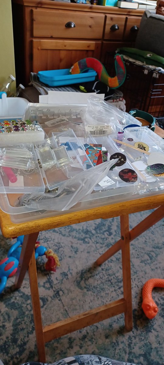 breweryjeweller's tweet photo. Had to bring the workshop downstairs today as @BurtBorder is not feeling very well &amp; I need to be on hand to open doors.#breweryjewellery
#upcycled #recycled #unique #jewellery #handmade #handcut #earrings #pendants #keyrings #cufflinks #independentbreweries #sharethebeerlove https://t.co/fEVeNhNIoN