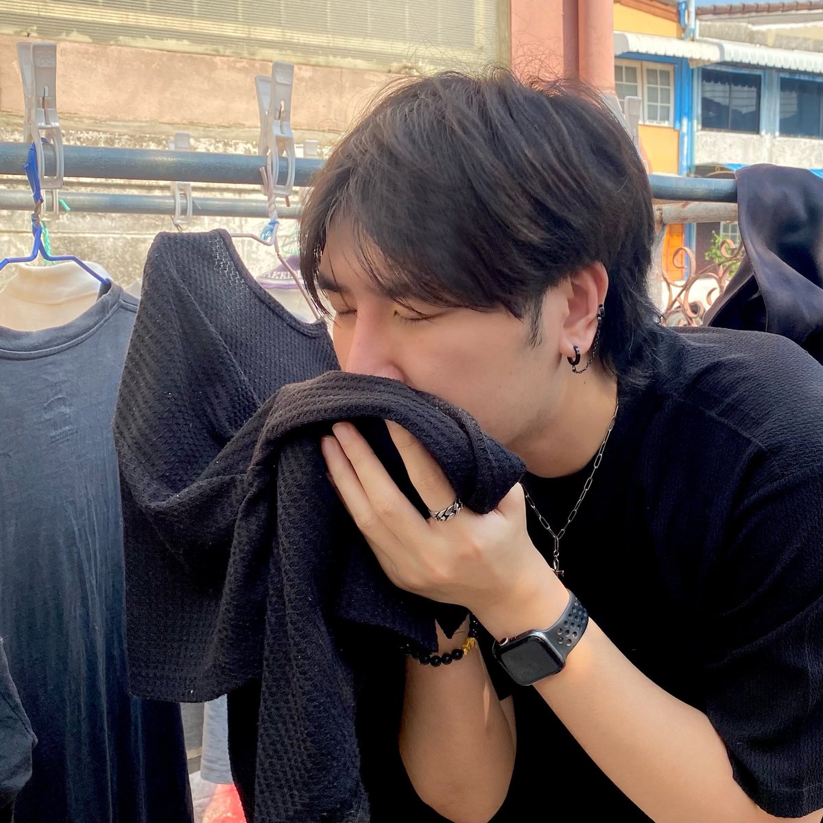 bbigkachu's tweet photo. ตั้งแต่เปลี่ยนจากผงเป็นน้ำยาซักผ้าแล้วชีวิตดีขึ้นโคตรๆ ปัญหาผ้าเป็นคราบขาวหมดไป ช่วยลดกลิ่นอับ ด้วย Essence Magic Wash ซักง่ายใช้ได้ทั้งเครื่องซักผ้าฝาหน้าและฝาบน และที่ชอบเป็นพิเศษคือตัวนี้หอมมากเหมือนซักเสร็จฉีดน้ำหอมไปในตัวเลย #ใช้ดีบอกต่อ #น้ำยาซักผ้า #MagicWash https://t.co/0ZhcQozvQn