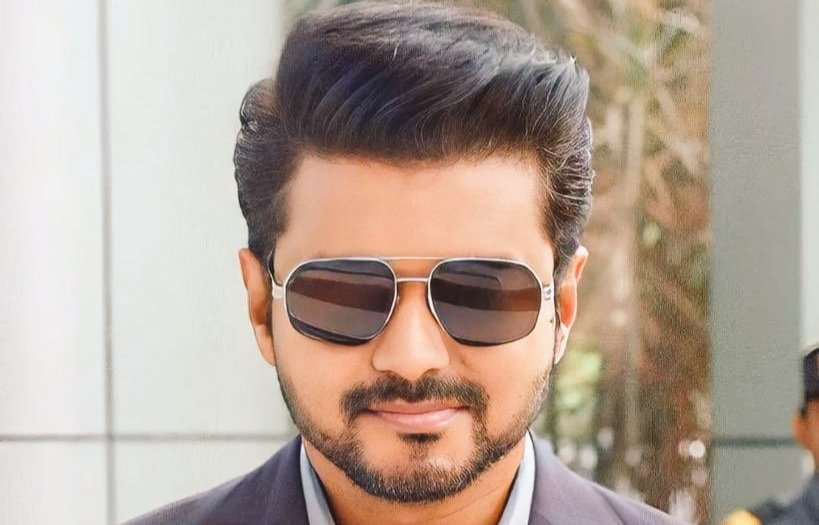 Who Has More Fan Base In Kollywood ?

       #AjithKumar 🔄                  #Vijay ❤