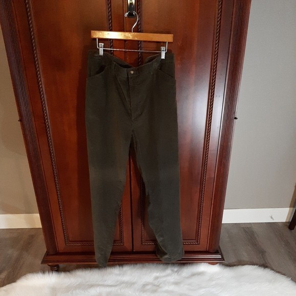 JennyNutter's tweet photo. So good I had to share! Check out all the items I'm loving on @Poshmarkapp #poshmark #fashion #style #shopmycloset #geoffreybeene #tedbaker #anthropologie: https://t.co/fkNXG4TzqL https://t.co/sdxXb2o4SD