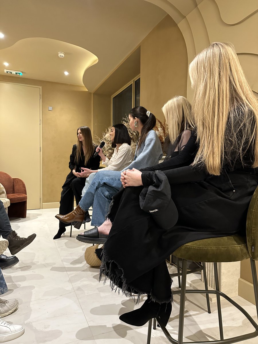 madvinuova's tweet photo. amazing pics @TheEffektXYZ #FashHack @atarova @racheleffekt and great events from #ldnfashionweek @RSTLSSxyz @CharliCohen @filipacneto @aleksijavujicic @_Victoire_ @AlexxandraCheca @enara @ashumiss week full of meeting brands, retailers & designers pushing limits in #web3fashion https://t.co/H7fb5lyyEi