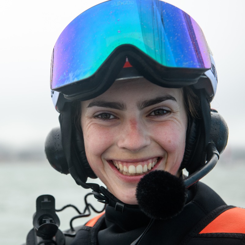 EmiratesGBRSGP's tweet photo. Congrats to this super ⭐ Hattie Rogers 

On winning YJA Yachtsman of the year 2022 - ... the youngest-ever winner of the trophy!

Very proud of you Hats!
