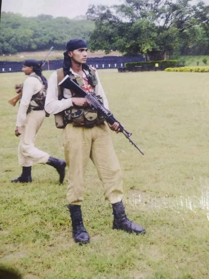 IYCRaja78's tweet photo. पहले भारतीय सेना के जवान राधामोहन को बिहार के रक्सौल में थोड़ा दौड़ा कर पीटा जाता है और फिर उसे जेल में डाल दिया जाता है।। बिहार सरकार ये कहां का इंसाफ है।।
@adgpi
@rashtrapatibhvn
@narendramodi
@rajnathsingh

#सेना_के_जवान_को_रिहा_करो https://t.co/rwCJowgUZg