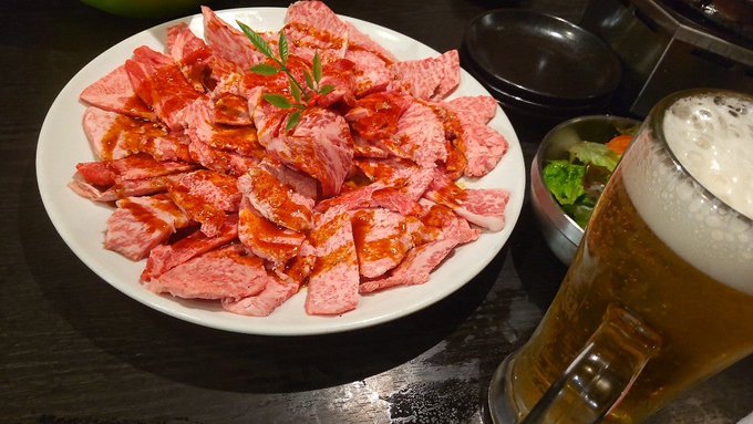 にゅくすディナー( ˇωˇ )今月平日はカルビが380円/1人前と聞いたので滑り込み……(写真は8人前 (@ 焼肉屋台 BAKU2 in 神戸市中央区, 兵庫県) https://t.co/Wp1fLaUX5W 