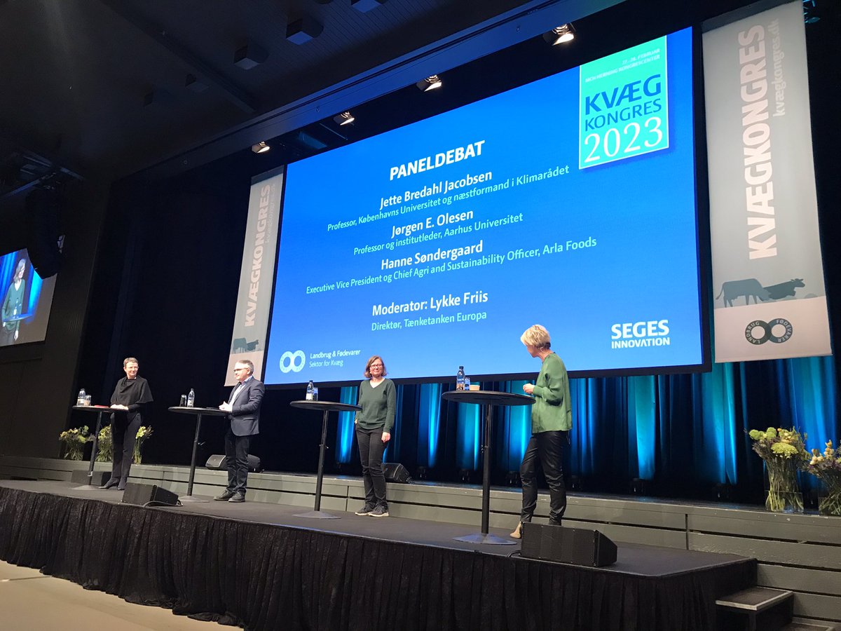 Debat på kvægkongres i sætter fokus på dansk kvægbrugs rolle i fremtidens bæredygtige og klimaeffektive fødevareproduktion. Bunden opgave: at udvikle landbruget  - ikke afvikle. Behov for flere incitamenter til innovation, som også kan komme den øvrige verden  tilgode.#dkgreen