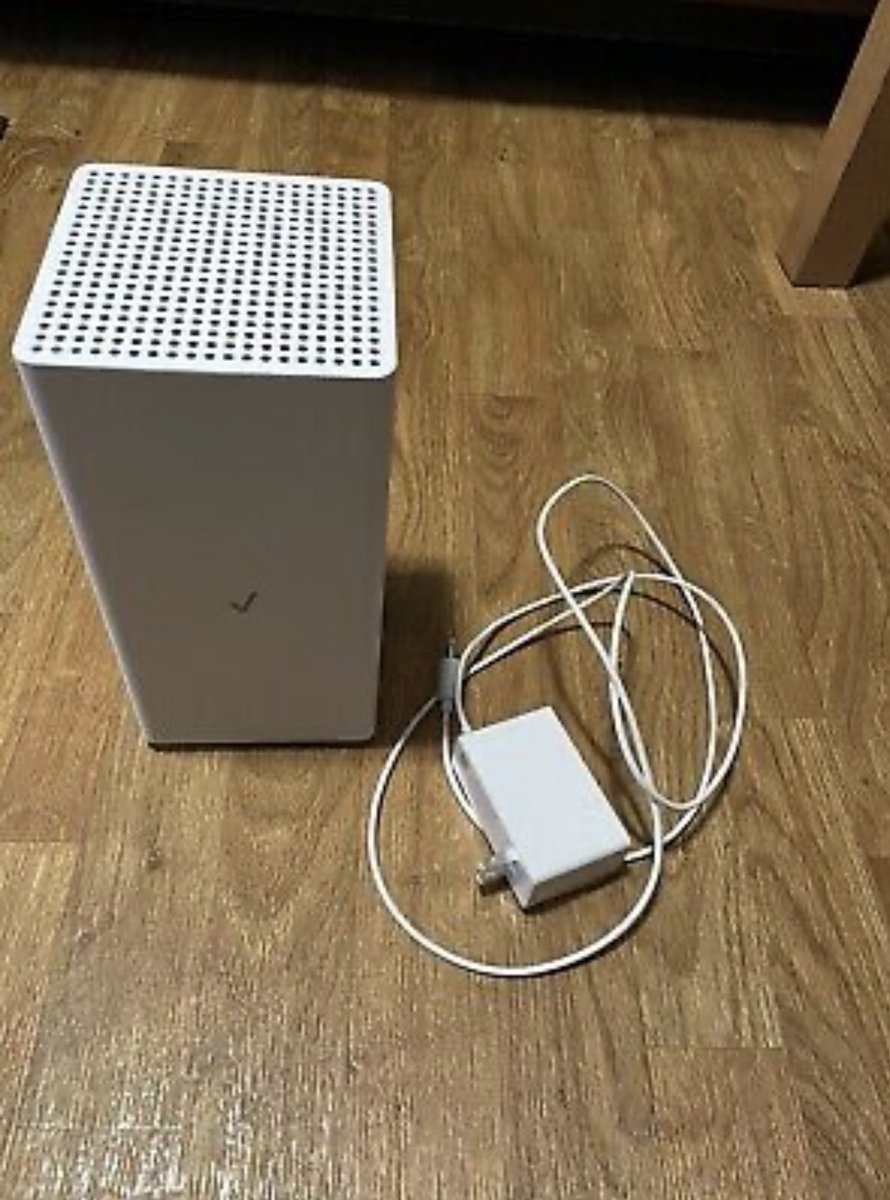 theguycornernyc's tweet image. PSA: if you are thinking about going to the Verizon CR1000a router you might want to think twice for the moment. Mine keeps dropping out. Going back to my G1100. Way more stable! Hope they fix this. #Verizon #RouterProblems #VZ #PSA