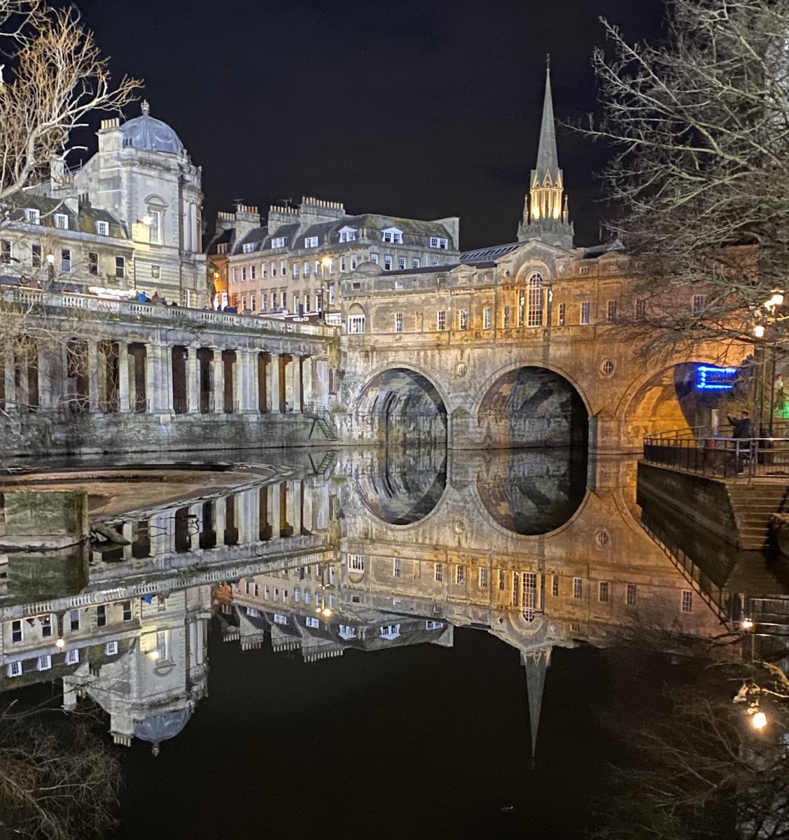 What a beautiful city we live in - spotted and took a photo on the way to Rugby #pulteneybridge #inbath #cityofbath @TheBathLandlady 
@TheBathFestival