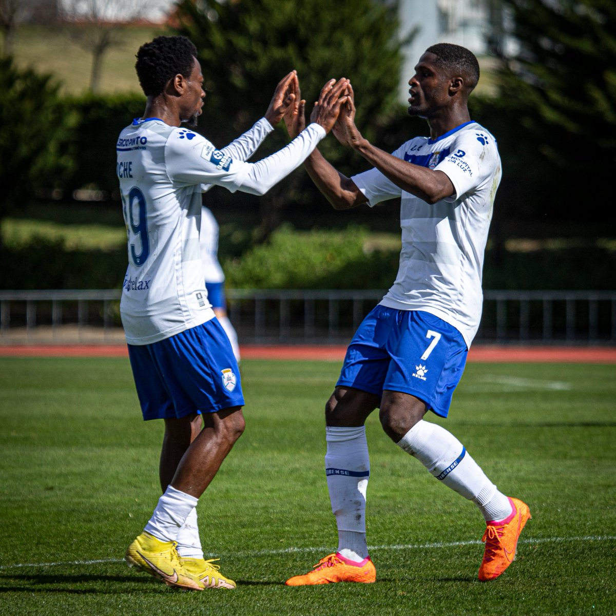 cdfeirensesad's tweet photo. 🅰️ @10Oche 🤝🏾 Jardel ⚽
#ANossaPaixão https://t.co/EM44oxL9Lh