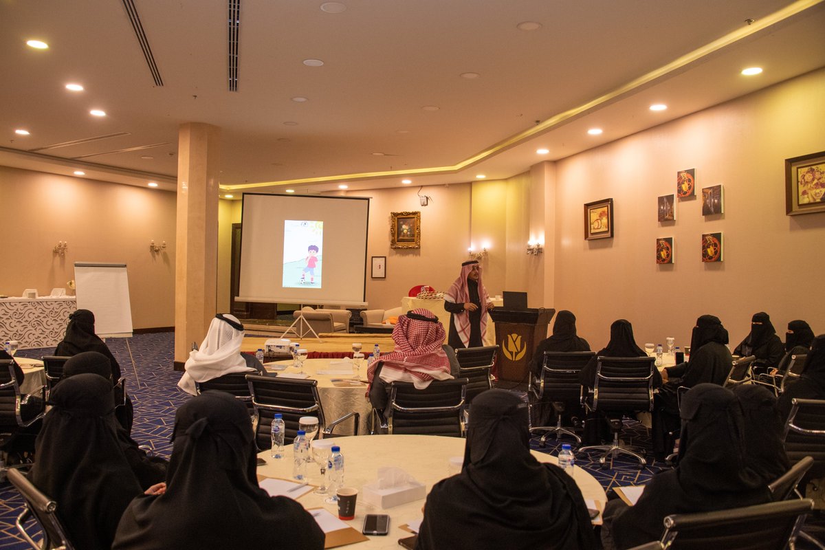 🟢 مـدخــل فـيـهــا 
🟢 الأهداف الحركية
🟢 الإعــداد البـدني

🔚 ختام دورة "الاستراتيجيات الحديثة في تعليم المهارات الحركية" التي أقيمت في مدينة حائل على مدار 3 أيام 📸👇.