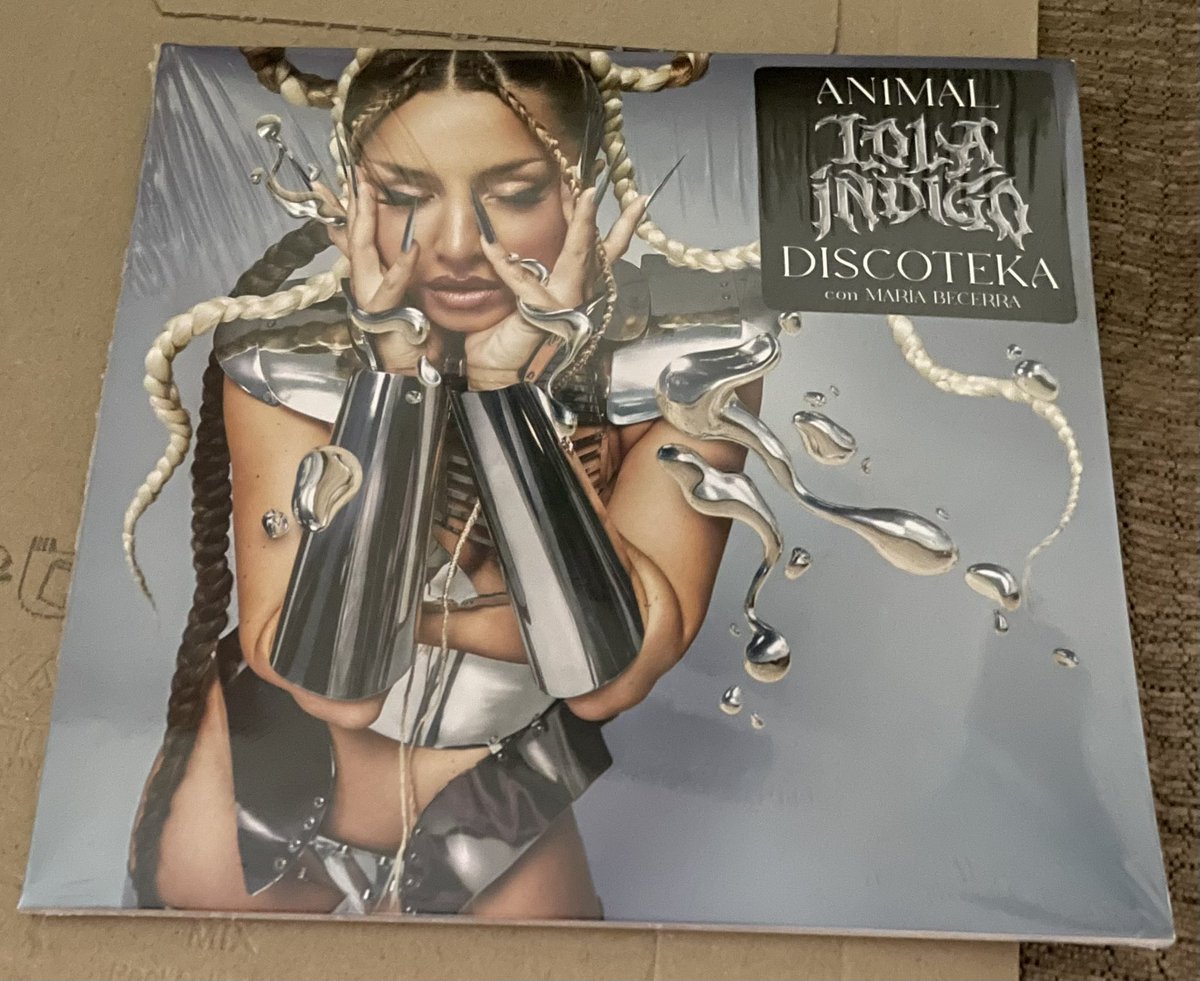 NazaretCadiz's tweet photo. Ya es mio @lolaindigomusic #discoteka #an1mal #vinilodiscotekan1mal https://t.co/Dhvxof8giW